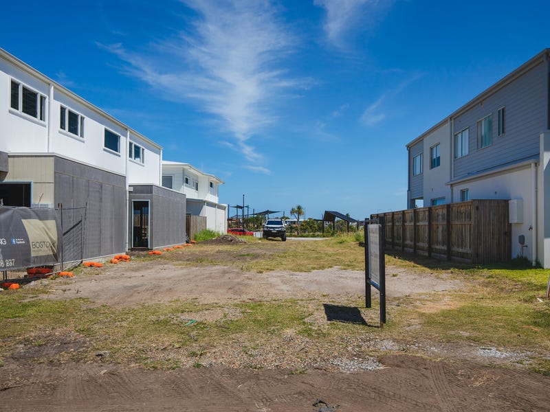 14 Singlefin Crescent, Bokarina, Qld 4575